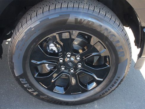 Certified 2023 Ford F150 Platinum w/ Equipment Group 701A High image 29