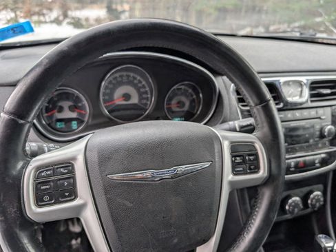Used 2013 Chrysler 200 Limited image 9