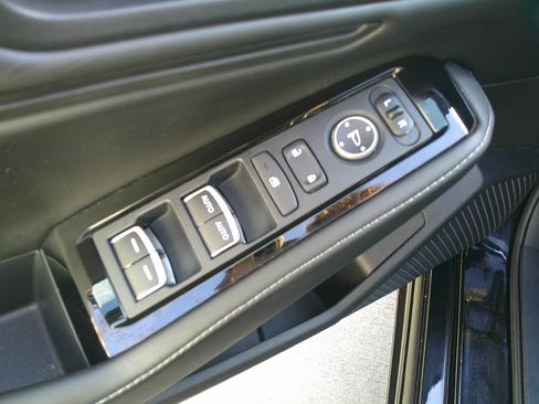 Used 2023 Honda Accord Touring image 18