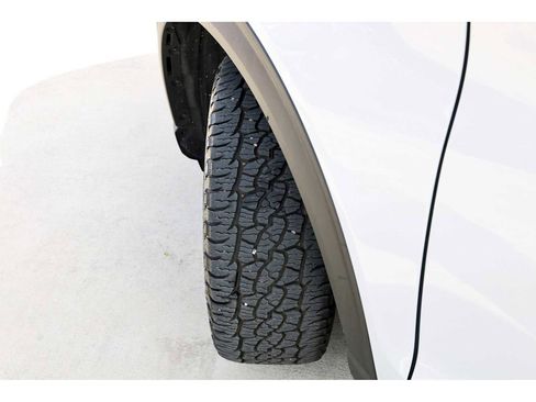 Used 2025 Ford Explorer Active w/ Active Comfort Package image 29