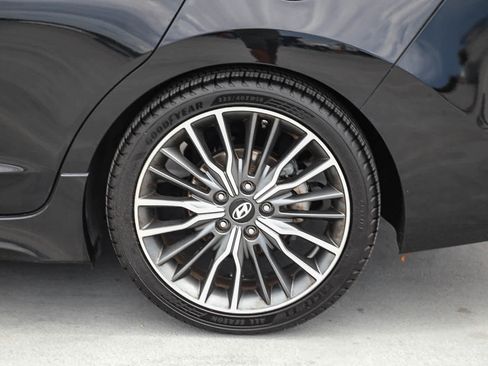 Used 2018 Hyundai Elantra Sport w/ Sport Premium Package 03 FWD image 11