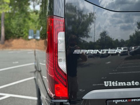 Used 2022 Mercedes-Benz Sprinter 3500 image 25