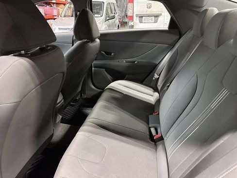 Used 2024 Hyundai Elantra SEL image 16