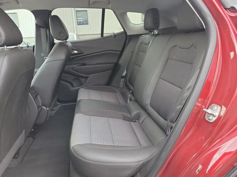 Used 2025 Chevrolet Trax LT FWD image 15