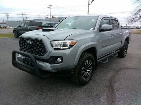Used 2021 Toyota Tacoma TRD Sport w/ TRD Premium Sport Package AWD/4WD image 7