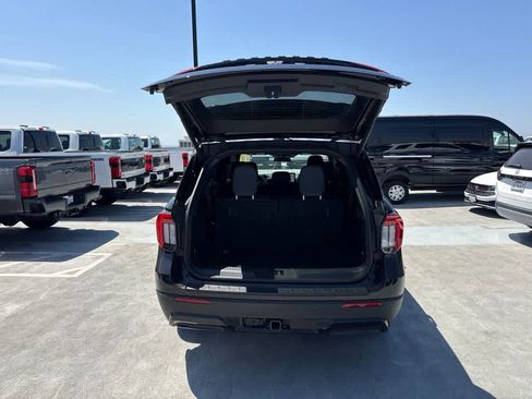Used 2025 Ford Explorer ST-Line w/ ST-Line Street Pack AWD/4WD image 9