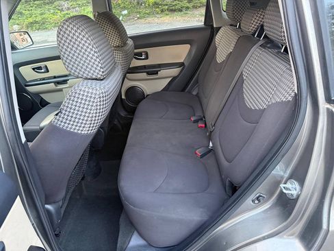 Used 2012 Kia Soul ! FWD image 11