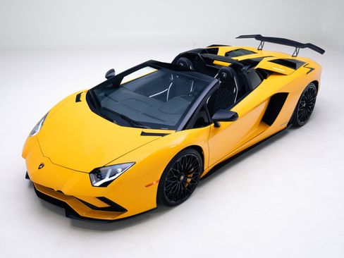Used 2018 Lamborghini Aventador S image 11
