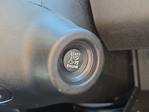 Used 2025 RAM ProMaster 2500 w/ Convenience Group image 17