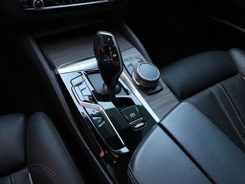 Used 2021 BMW M550i xDrive AWD/4WD image 33