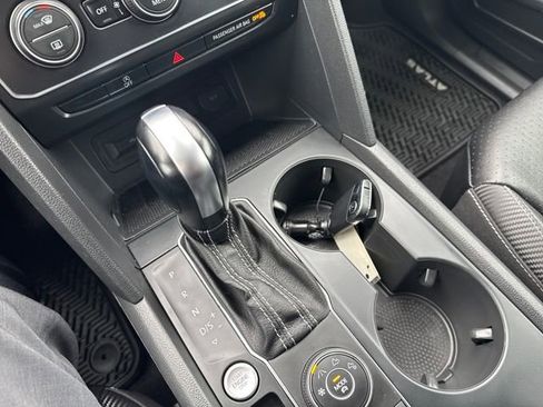Certified 2021 Volkswagen Atlas Cross Sport SE image 27