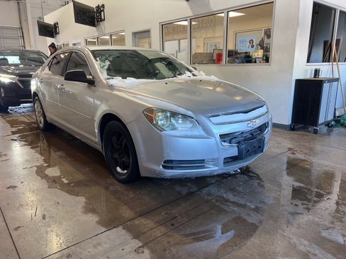 Used 2009 Chevrolet Malibu LS image 2