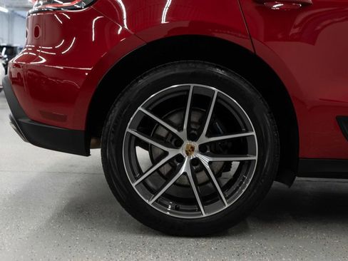 Used 2024 Porsche Macan w/ Premium Plus Package image 31