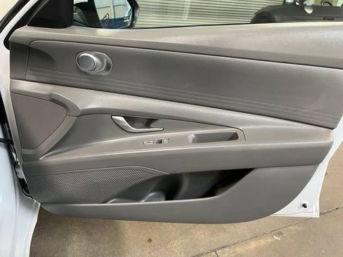 Used 2024 Hyundai Elantra SEL FWD image 11