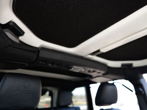 Used 2017 Jeep Wrangler Unlimited Rubicon w/ Dual Top Group image 36