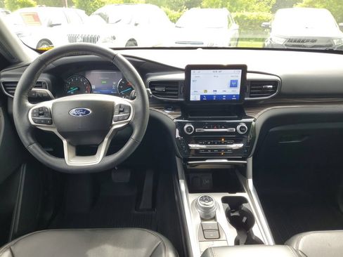 Certified 2023 Ford Explorer Limited w/ Hybrid Equipment Group 310A AWD/4WD image 18