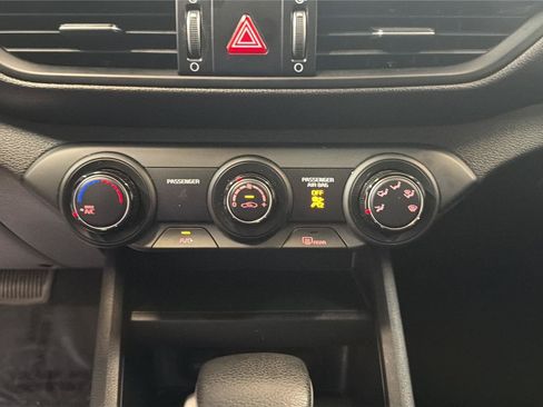 Used 2022 Kia Forte LXS FWD image 18