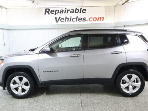 Used 2018 Jeep Compass Latitude w/ Popular Equipment Group AWD/4WD image 1