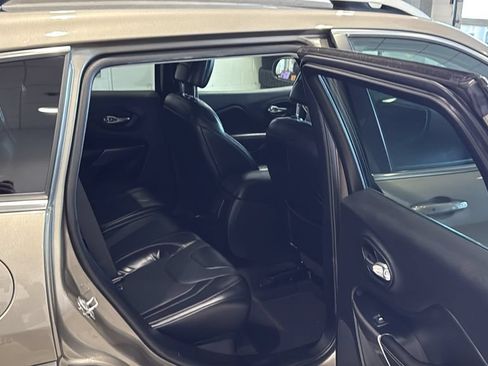 Used 2019 Jeep Cherokee Limited AWD/4WD image 14