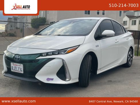 Used 2017 Toyota Prius Prime Premium FWD image 3