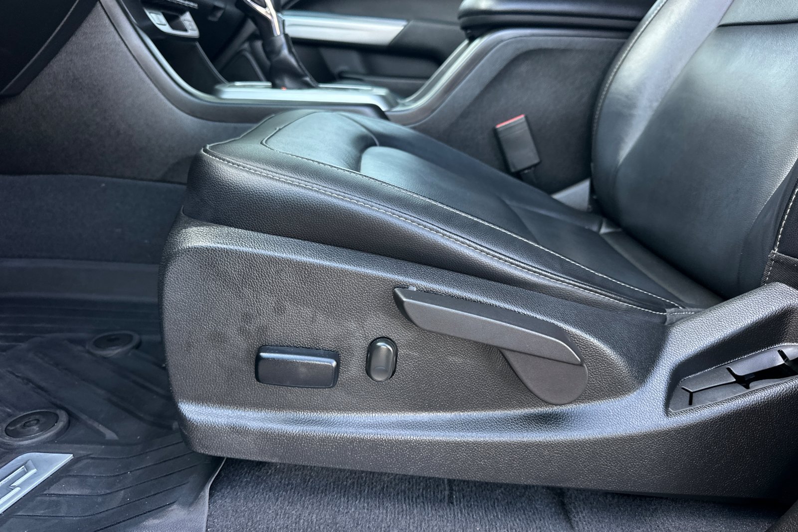 Used 2022 Chevrolet Colorado ZR2 w/ ZR2 Midnight Special Edition AWD/4WD image 13