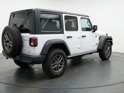 Used 2025 Jeep Wrangler Sport S image 9