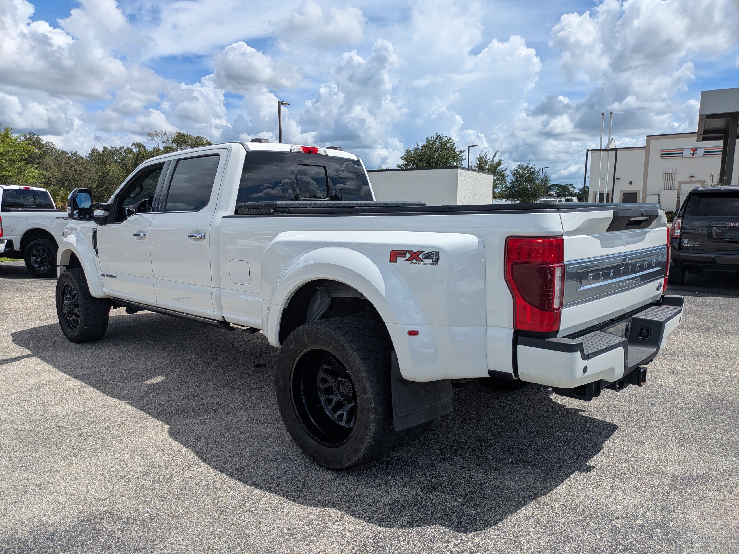 Used 2022 Ford F450 Platinum w/ FX4 Off-Road Package AWD/4WD image 6
