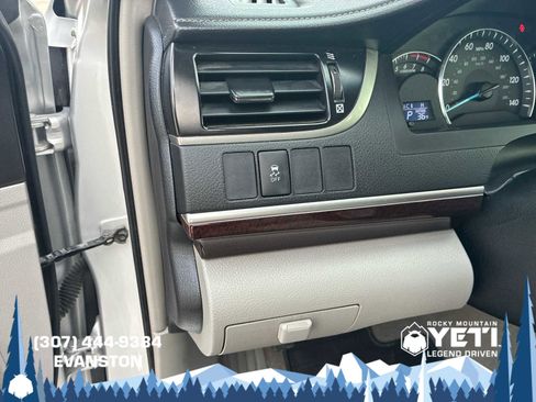 Used 2012 Toyota Camry XLE image 12