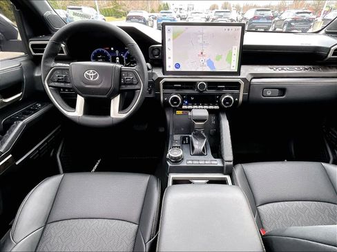 Used 2025 Toyota Tacoma Limited image 21