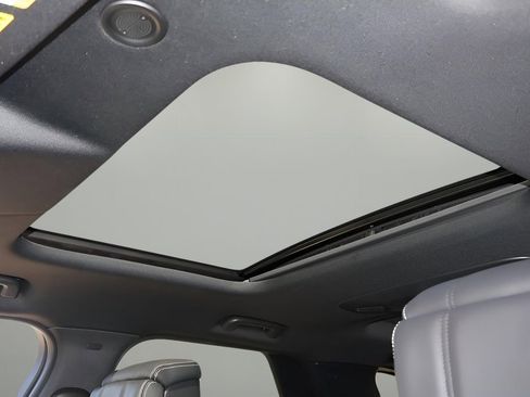 New 2026 Land Rover Discovery Dynamic SE image 19