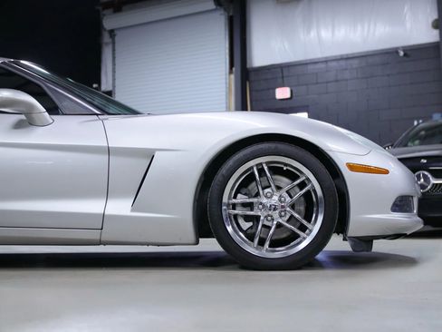 Used 2006 Chevrolet Corvette Coupe 2D image 10