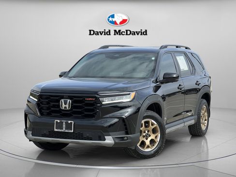 Used 2024 Honda Pilot TrailSport image 2