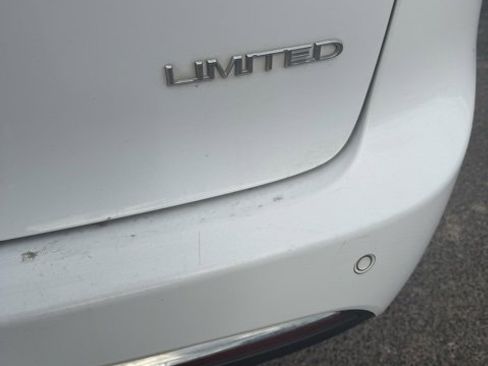 Used 2019 Chrysler Pacifica Limited image 9