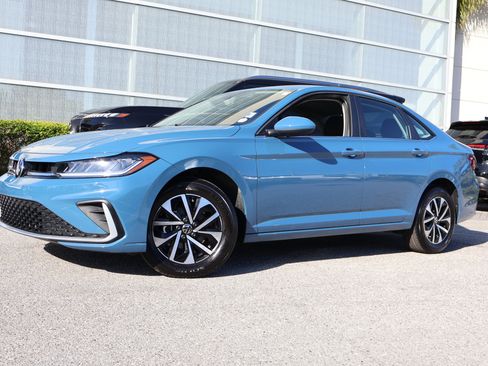 Used 2025 Volkswagen Jetta S image 1