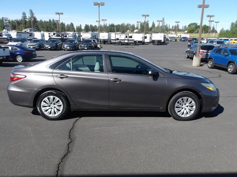 Used 2015 Toyota Camry LE FWD image 6