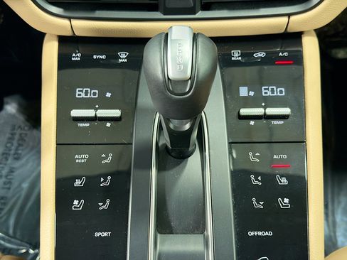 Certified 2023 Porsche Macan image 33