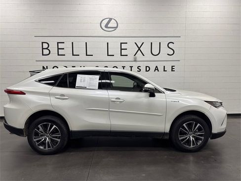 Used 2021 Toyota Venza LE image 2