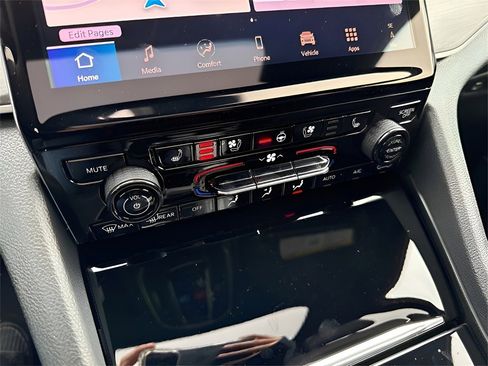 New 2025 Jeep Grand Cherokee L Limited w/ Luxury Tech Group II image 49