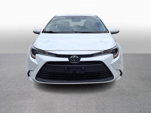 Used 2024 Toyota Corolla LE FWD image 2