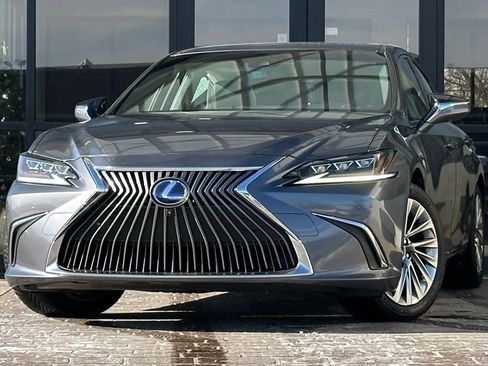 Used 2019 Lexus ES 300h w/ Luxury Package image 1