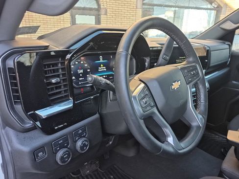 Used 2024 Chevrolet Silverado 1500 LT image 10