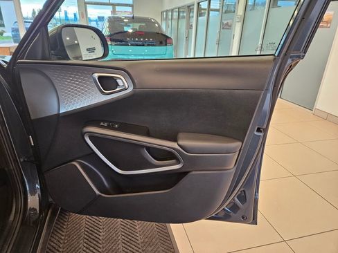 Used 2025 Kia Soul LX w/ LX Technology Package image 22