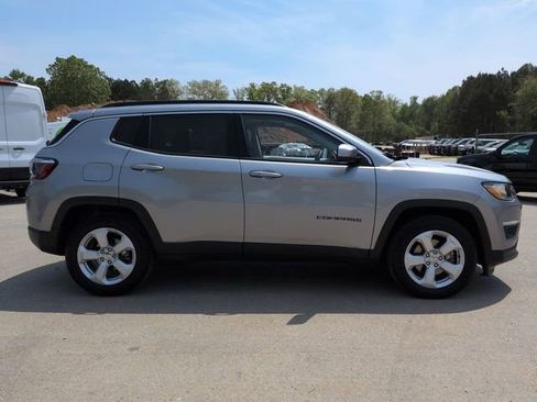 Used 2021 Jeep Compass Latitude w/ Sun and Sound Group image 3