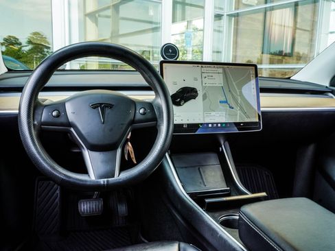 Used 2020 Tesla Model Y Long Range AWD/4WD image 16
