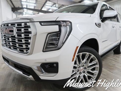 Used 2025 GMC Yukon XL Denali w/ Denali Reserve Package image 2
