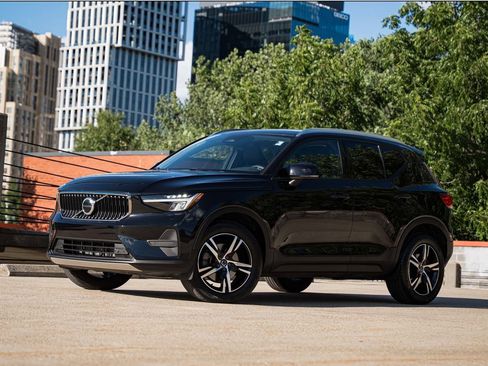 Certified 2023 Volvo XC40 B5 Core w/ Convenience Package AWD/4WD image 1