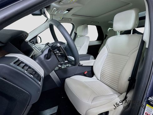 Used 2024 Land Rover Discovery S AWD/4WD image 11