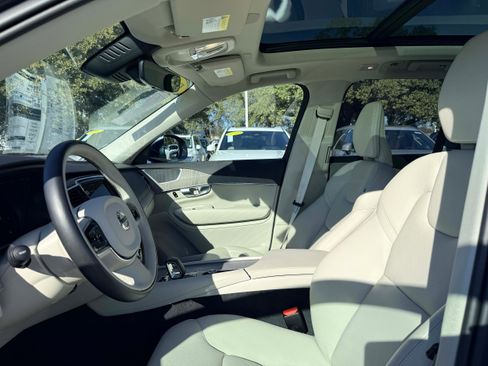 Certified 2025 Volvo XC90 B6 Plus w/ Protection Package image 12