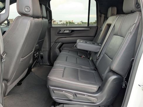 Used 2025 Chevrolet Suburban RST RWD image 18