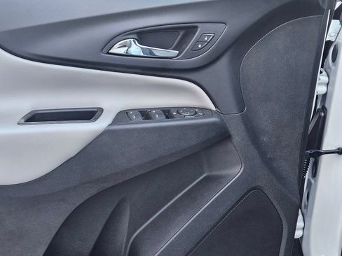Used 2020 Chevrolet Equinox LS w/ LS Convenience Package FWD image 18
